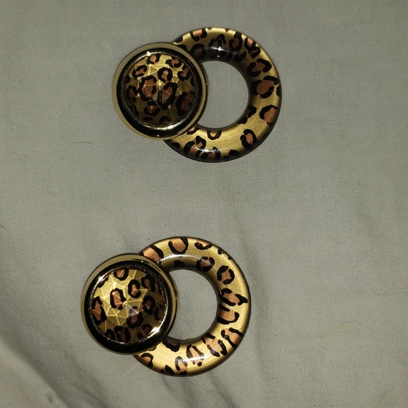 Vintage Clip-on Acrylic Leopard Print Earrings. - Picture 1 of 5